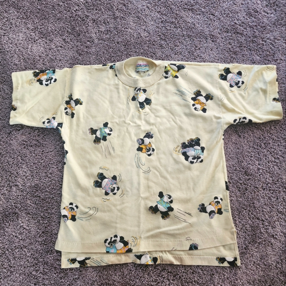 Vintage Sky Lite Yellow Roller skating 1980s Panda T-shirt Size Small